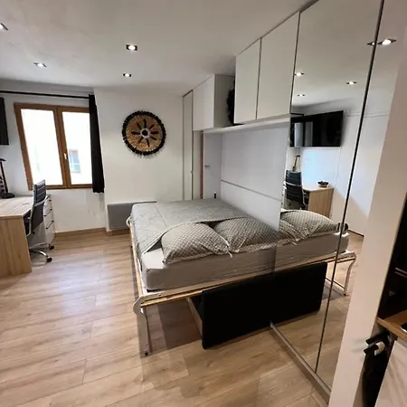 Studio Contemporain, A Deux Pas De La Mer A ! *