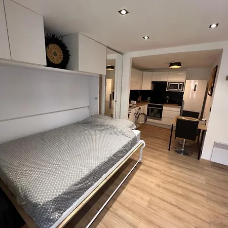 Studio Contemporain, A Deux Pas De La Mer A ! Apartment *